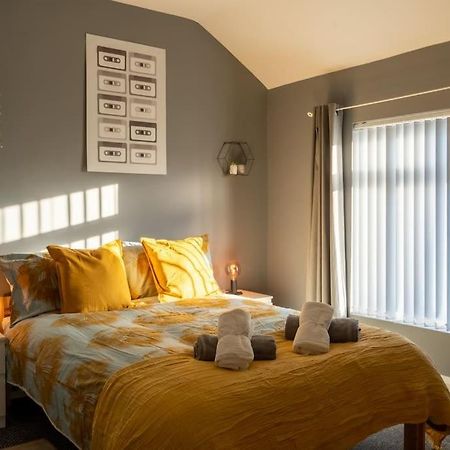 Vibrant City Centre Townhouse With Free Parking Rare Outdoor Patio Белфаст Экстерьер фото
