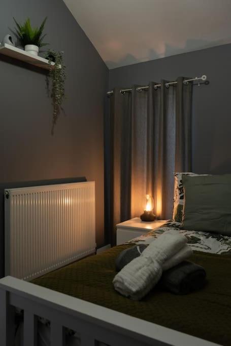 Vibrant City Centre Townhouse With Free Parking Rare Outdoor Patio Белфаст Экстерьер фото